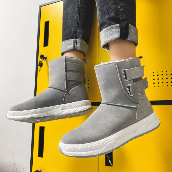 Férfi téli cipő foltokkal, lapos talppal