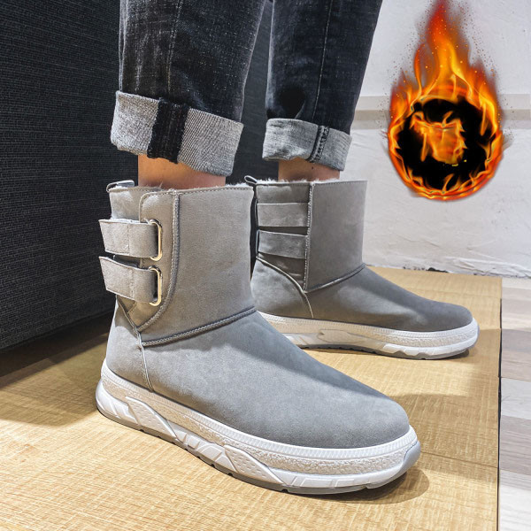 Férfi téli cipő foltokkal, lapos talppal