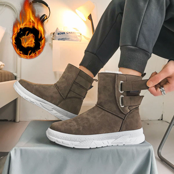 Férfi téli cipő foltokkal, lapos talppal