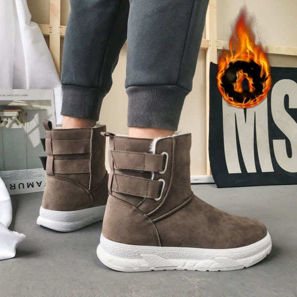 Férfi téli cipő foltokkal, lapos talppal