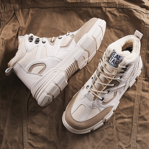 Téli csizma durva talppal és meleg béléssel