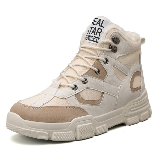 Téli csizma durva talppal és meleg béléssel