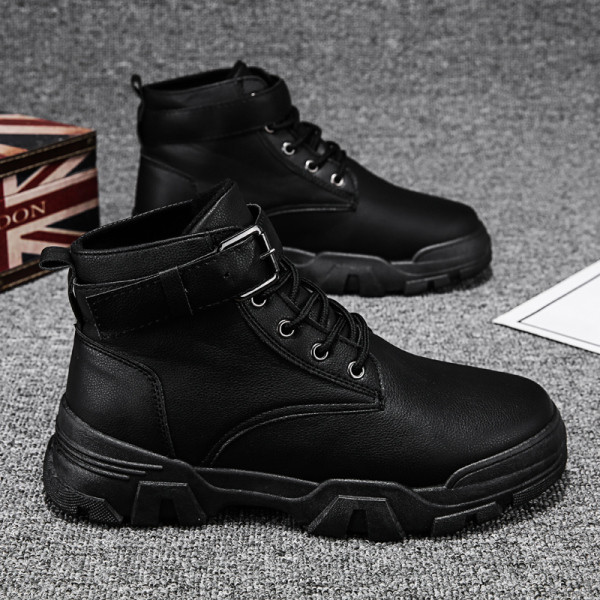 Vízálló férfi téli cipő pánttal