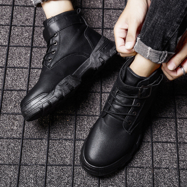 Vízálló férfi téli cipő pánttal