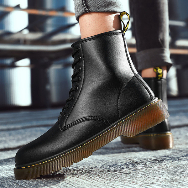 Férfi fűzős bőrcipő - fekete színben