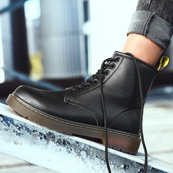 Férfi fűzős bőrcipő - fekete színben