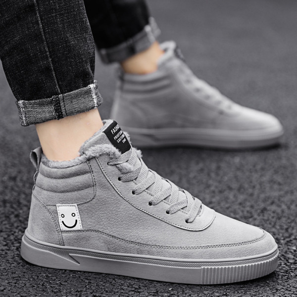 Női csizma meleg béléssel és emblémával