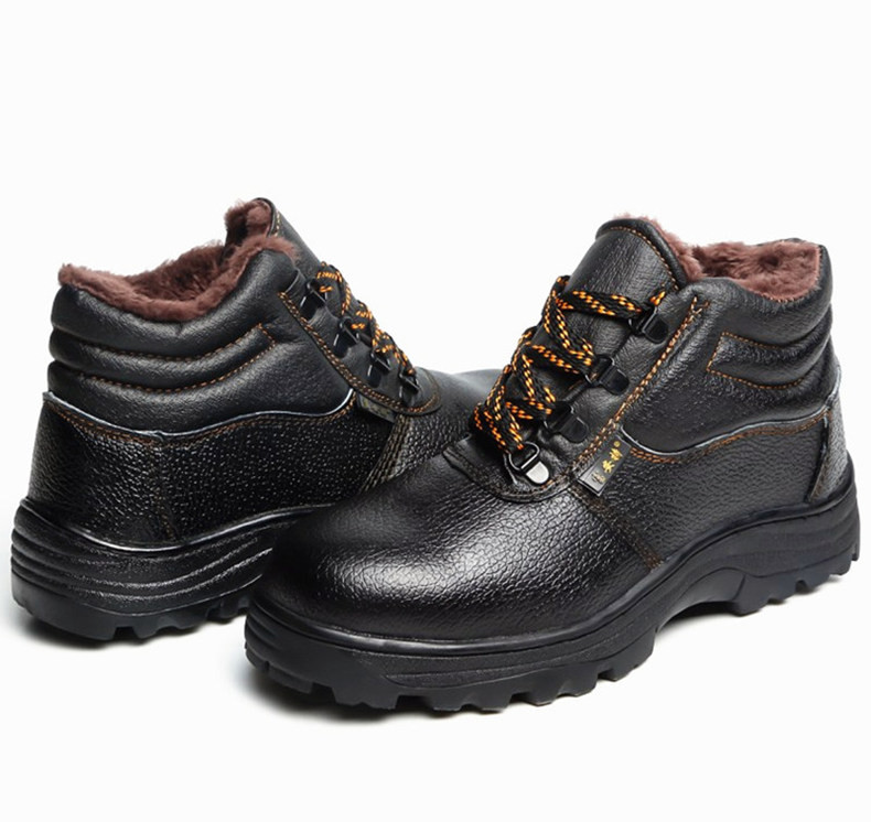 Eko bőrből és béléssel készült téli férfi csizma