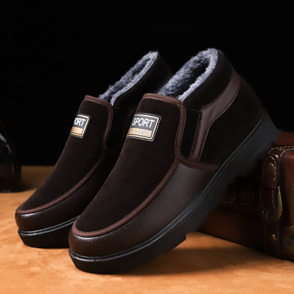 Alkalmi férfi cipő meleg béléssel és emblémával