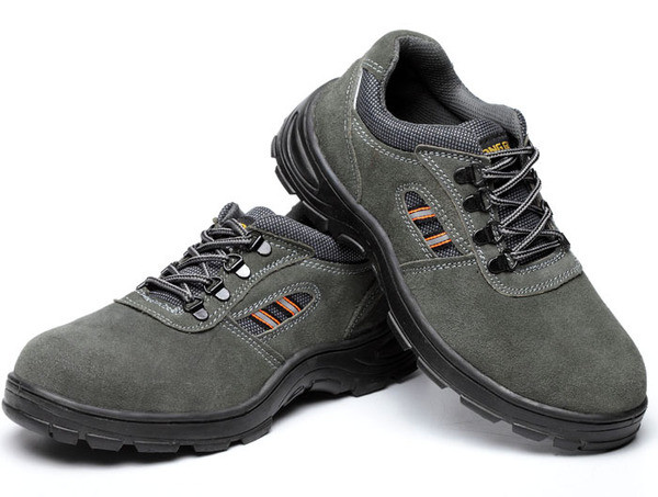 Férfi téli cipő fűzővel és durva talppal