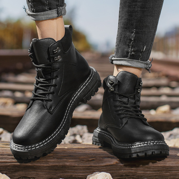 Férfi alkalmi bőrcsizma fűzővel