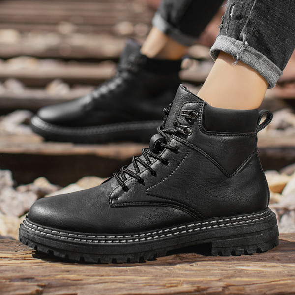 Férfi alkalmi bőrcsizma fűzővel