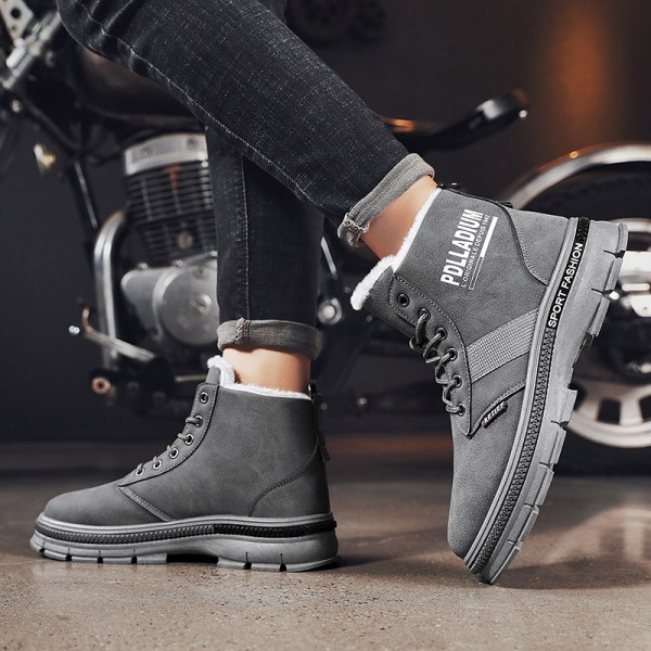 Vízálló férfi csizma feliratokkal és meleg béléssel