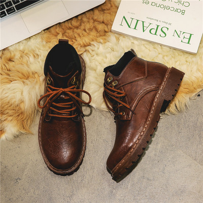 Férfi téli bőrcsizma meleg béléssel és fűzővel