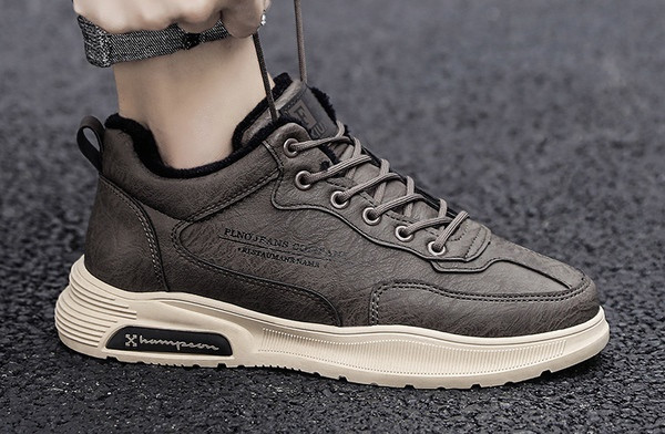 Meeste vabaaja tossud pehme voodri ja lameda tallaga