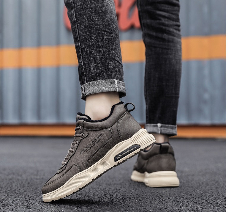 Meeste vabaaja tossud pehme voodri ja lameda tallaga