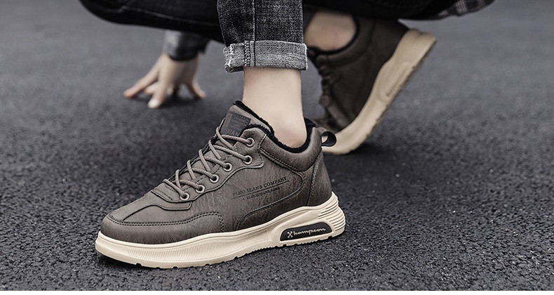 Meeste vabaaja tossud pehme voodri ja lameda tallaga