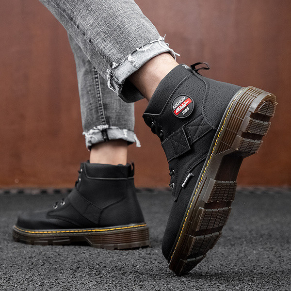 Vízálló férfi téli cipő lapos talppal