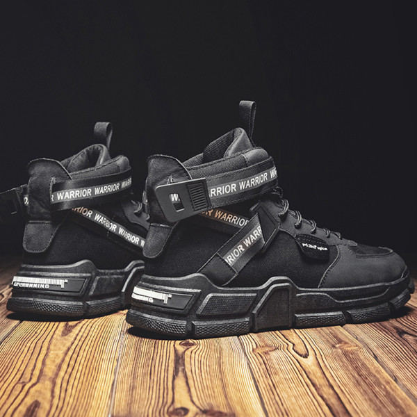 Lapos talpú férfi téli cipő