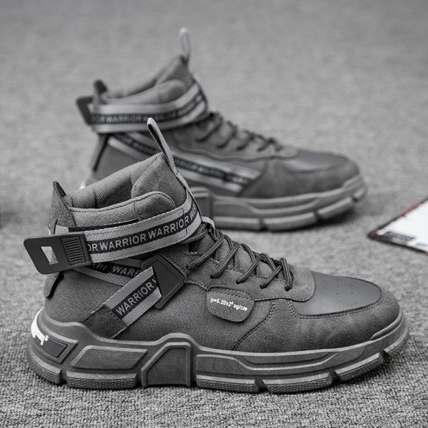 Lapos talpú férfi téli cipő