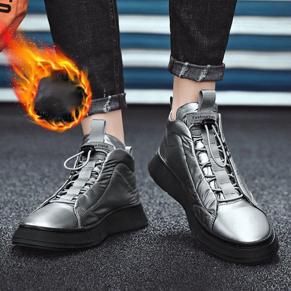 Férfi téli cipő felirattal és fűzővel