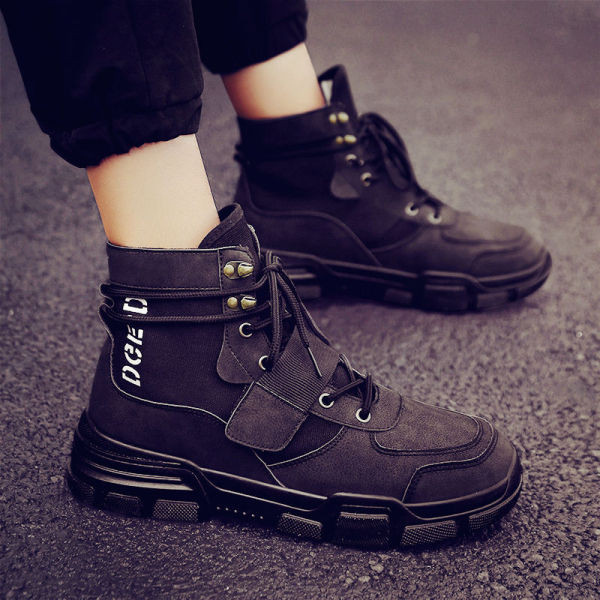 Modern férfi téli cipő fűzős