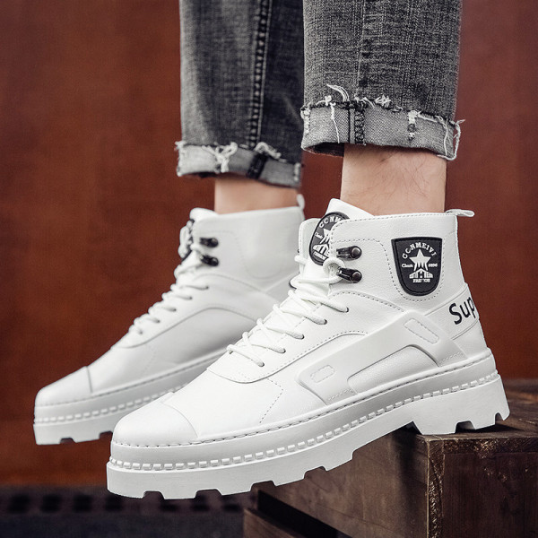 Cizme de iarna barbatesti cu talpa aspra si embleme