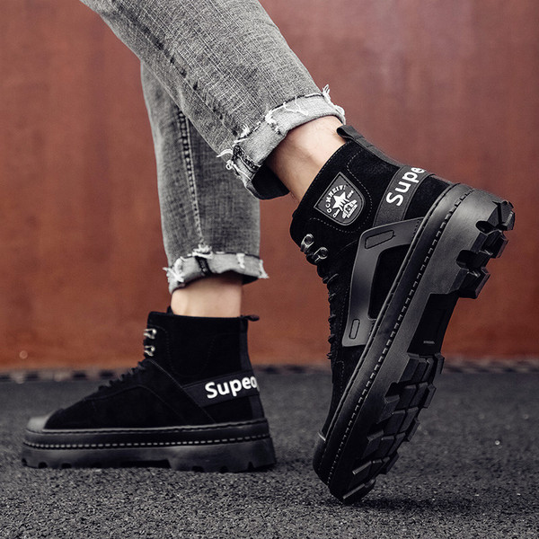 Cizme de iarna barbatesti cu talpa aspra si embleme