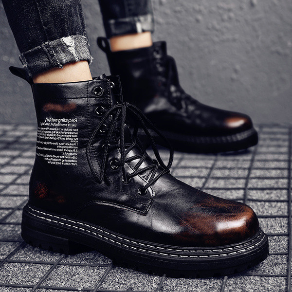 Modern férfi csizma eko bőrből, feliratokkal