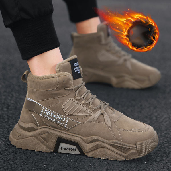 Alkalmi téli cipő feliratokkal és nyakkendőkkel