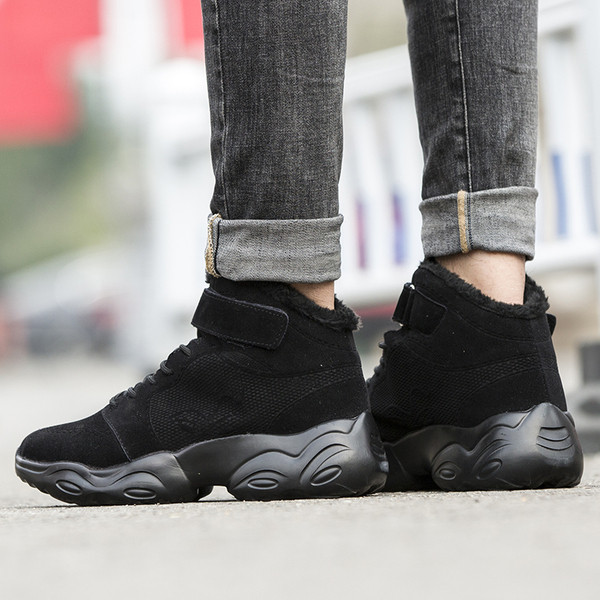 Férfi tornacipő durva talppal és meleg béléssel