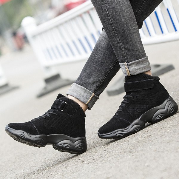 Férfi tornacipő durva talppal és meleg béléssel