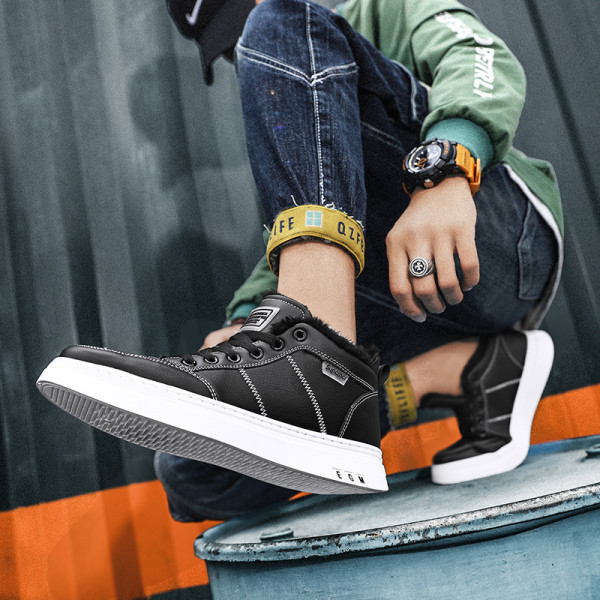 Műbőrből készült férfi bokacsizma meleg béléssel