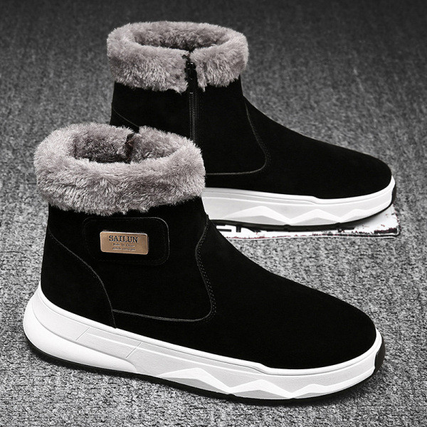 Modern férfi csizma emblémával és meleg béléssel