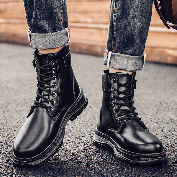 Eko bőrből készült férfi alkalmi csizma fém elemmel