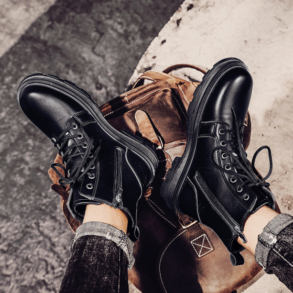 Aktuális férfi ekobőr csizma cipzárral és lapos talppal