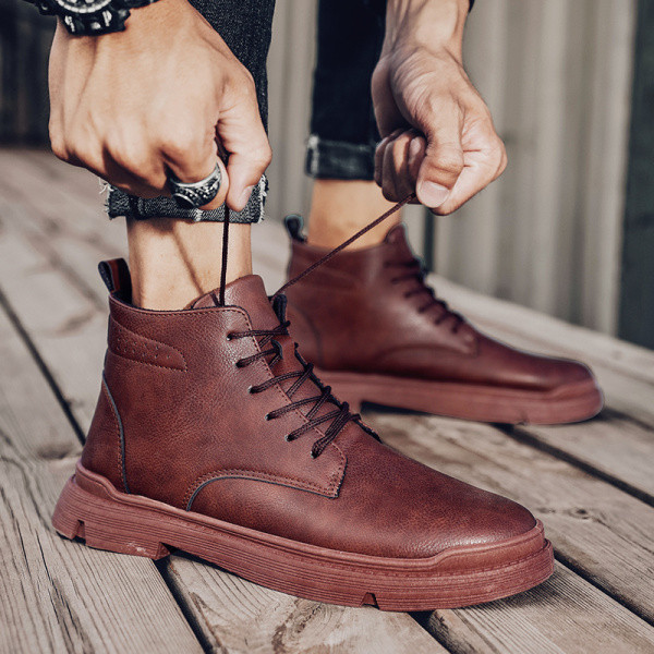 Stílusos férfi csizma ekobőr sima modellből