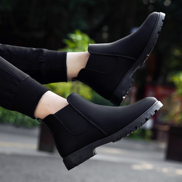 Aktuális férfi csizma eco bőrből sima modell