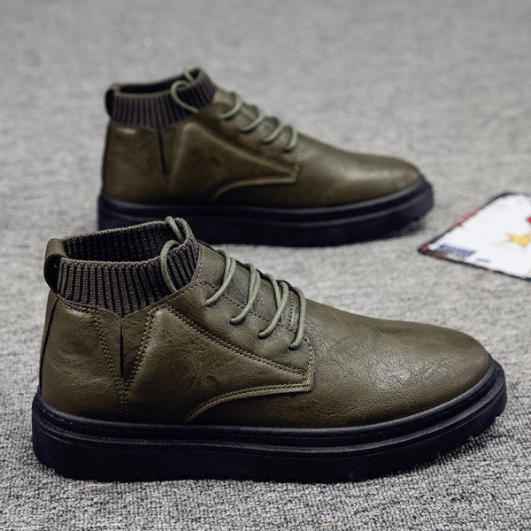 Stílusos férfi téli cipő ekobőr sima modellből