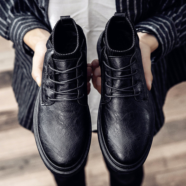 Stílusos férfi téli cipő ekobőr sima modellből