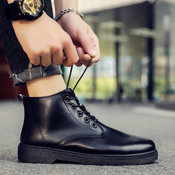 Férfi aktuális téli cipő eco bőrből, sima modell