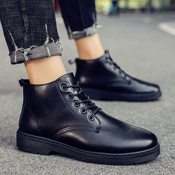 Férfi aktuális téli cipő eco bőrből, sima modell