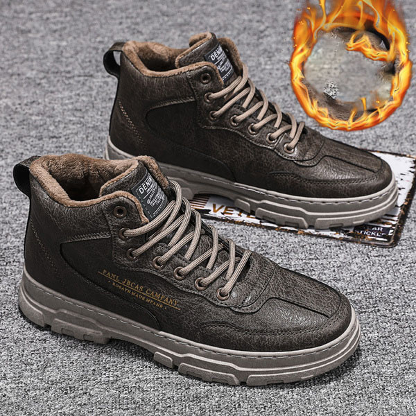 Férfi bőrcipő emblémával és meleg béléssel