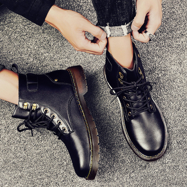 Stílusos, fűzős férfi téli cipő műbőrből