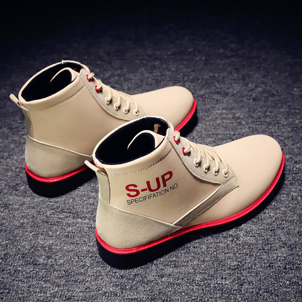 Aktuális férfi téli cipő felirattal és fűzővel