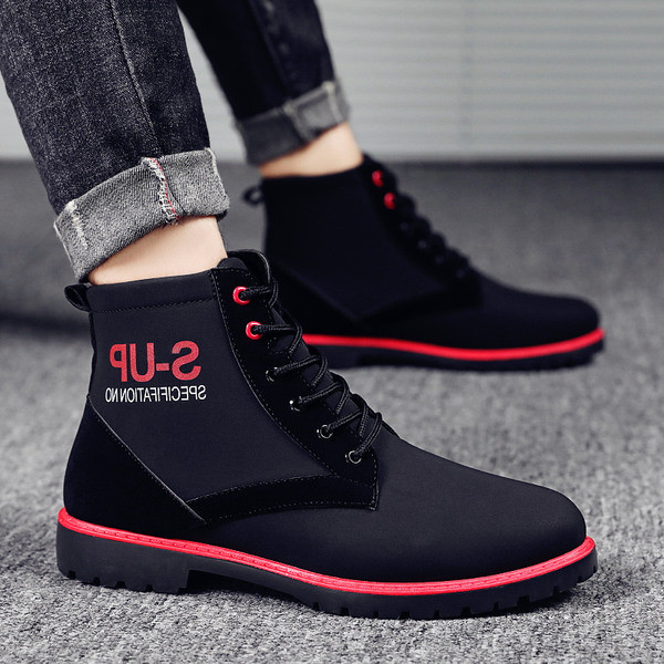 Aktuális férfi téli cipő felirattal és fűzővel