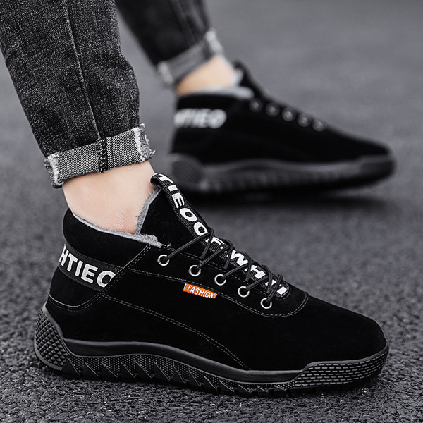 Férfi meleg cipő fűzővel és felirattal