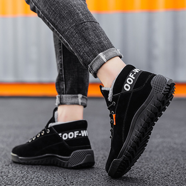 Férfi meleg cipő fűzővel és felirattal