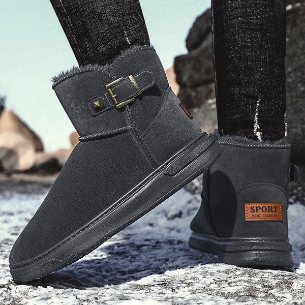 Aktuális férfi csizma lapos talppal és csatokkal