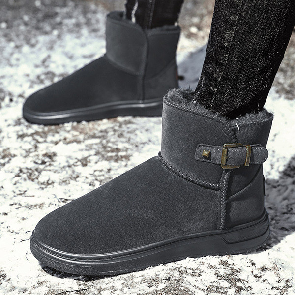 Aktuális férfi csizma lapos talppal és csatokkal